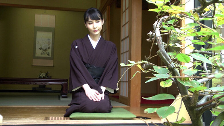 シーメール未亡人レズビアン ~喪服の裾から覗くペニクリ~ 咲雪華奈 乙アリス 2枚目