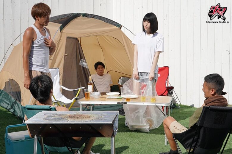 テントに忍び込み、男を食べる。可愛い同僚は痴女ニューハーフ 朝比奈なつ 画像1