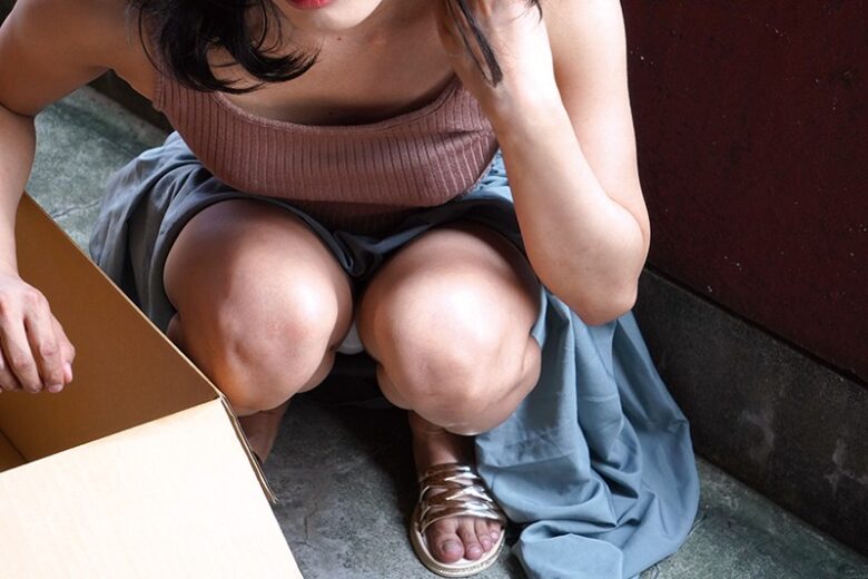 新婚夫婦 胸チラッな隣の若奥さんがご主人で 秋津小町 画像3