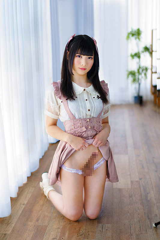 陰キャ引きこもりBOYがひっそりと憧れていた女装を初めたら、めためたかわいい女の子になっちゃった。 小鳥遊花音 1枚目